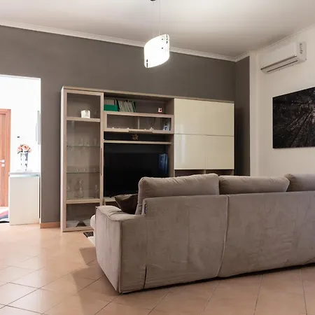 Sleeps 6 Guests! 2 Minute Walk To Beach! Holiday home Campora San Giovanni